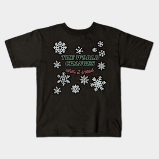 The world changes when it snows, snowflakes design Kids T-Shirt